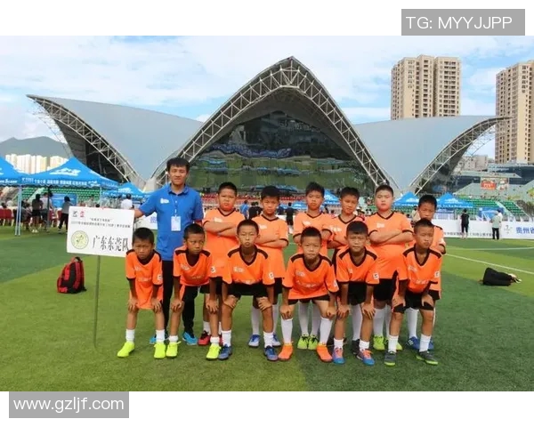 台湾足球明星走进我家分享成长故事与足球梦想